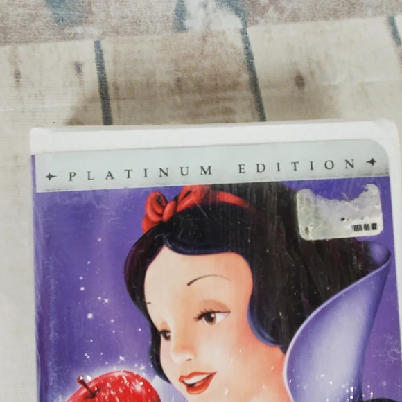 2/$25 Walt  Disney Snow White VHS Platinum Ed. - Picture 3 of 7